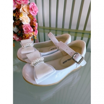 Sapatinho Branco Verniz Aplique de Lacinho e Strass Glitter