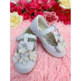 Sapatinho Branco Verniz C/ Aplique de Flores e Lacinho Luxo