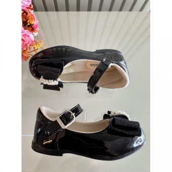 Sapatinho Preto Verniz C/ Aplique de Lacinho Strass Glitter