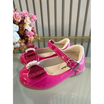 Sapatinho Pink Verniz C/ Aplique de Lacinho e Strass Glitter